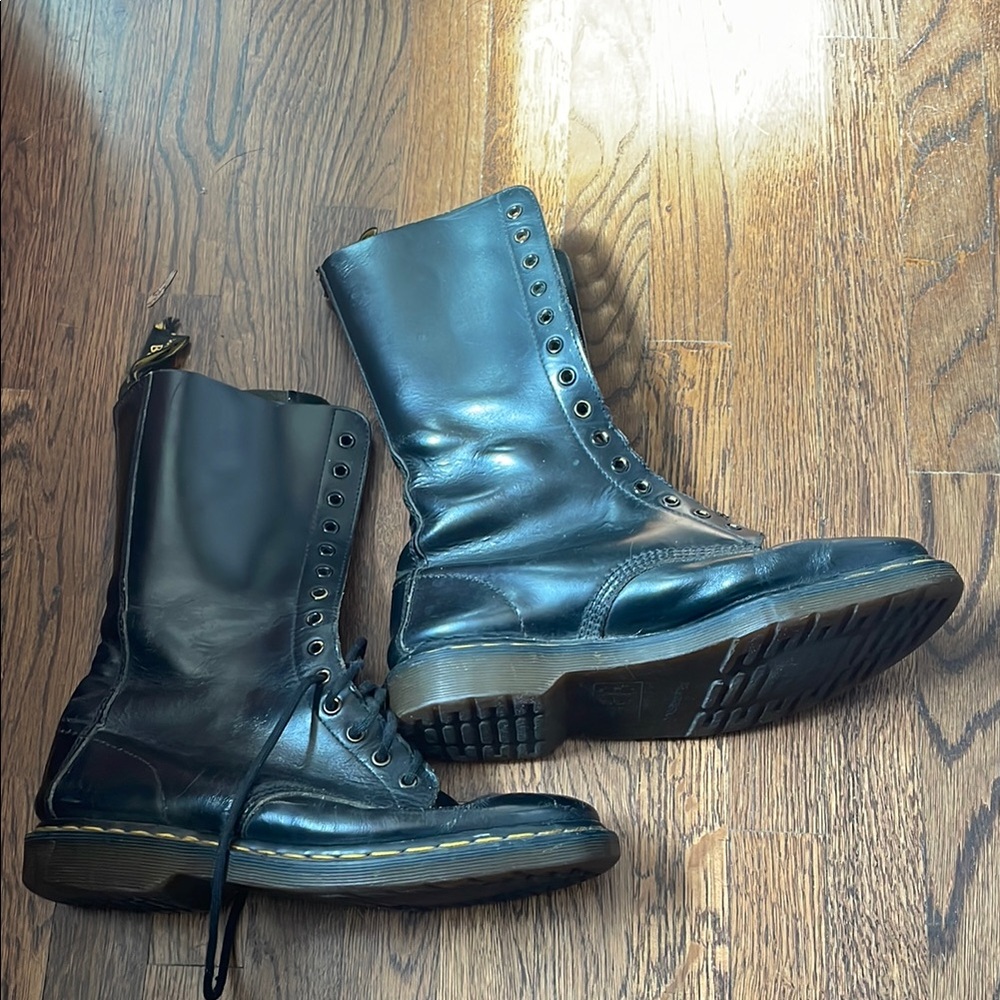 Vintage dr martens 14 hole doc boots, black, size 10